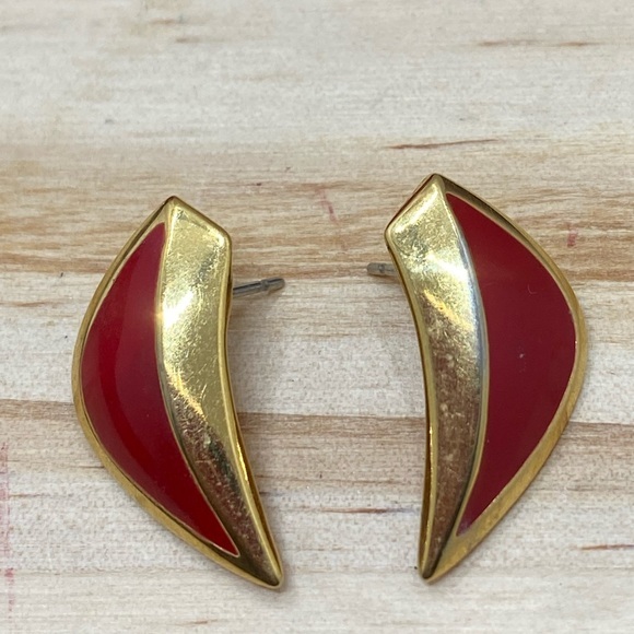 Monet Jewelry - Monet vintage ted enamel gold tone stud earrings 
Great condition